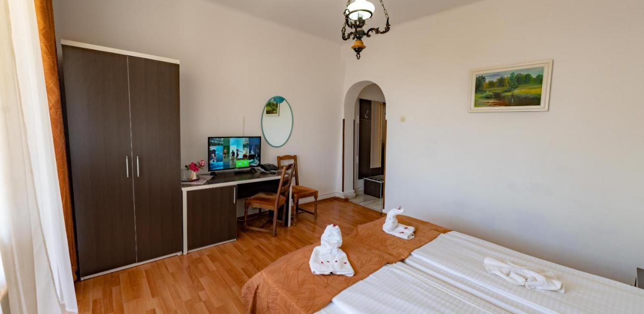 Hotel Turist Pucioasa Εξωτερικό φωτογραφία