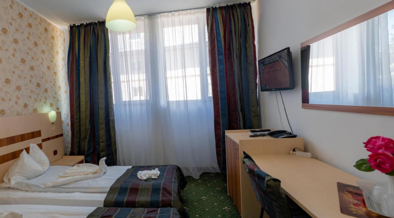 Hotel Turist Pucioasa Εξωτερικό φωτογραφία