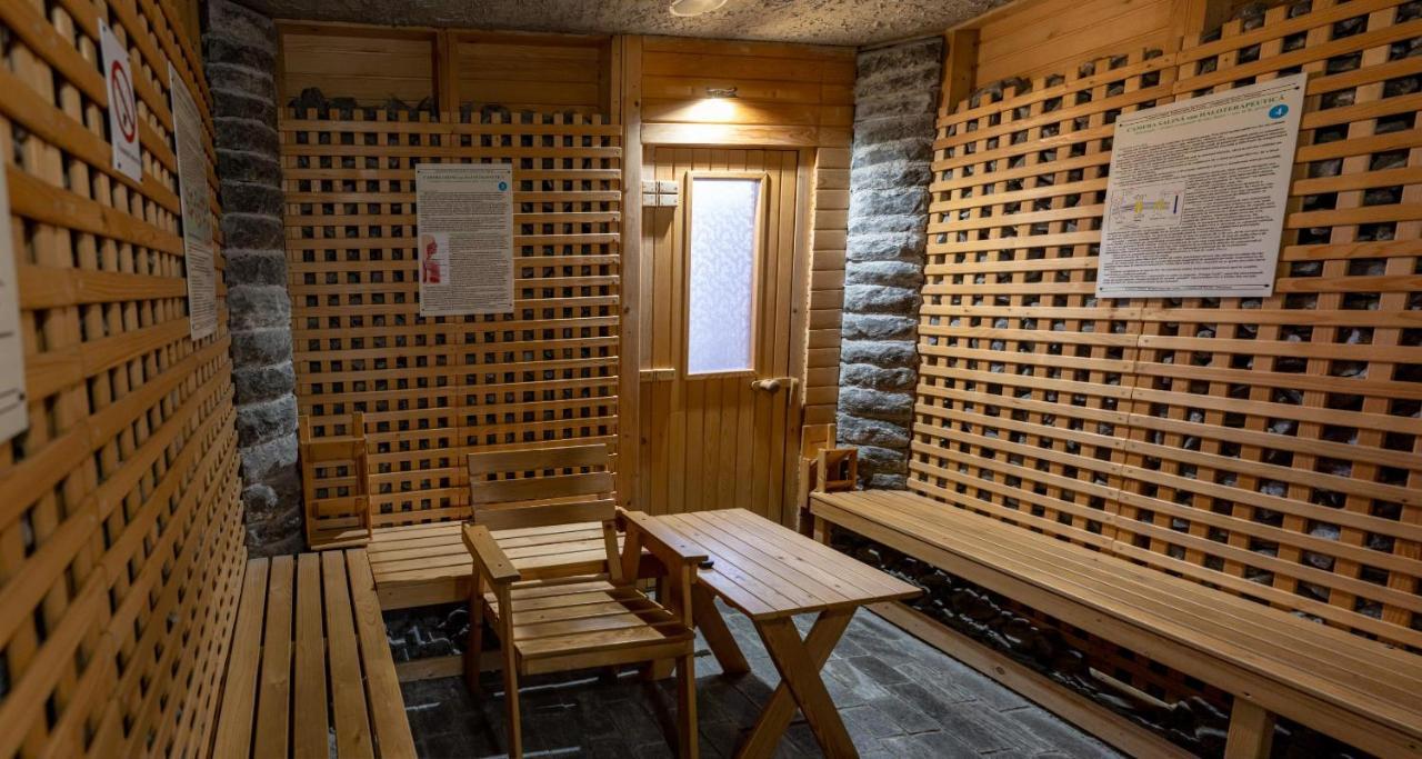 Hotel Turist Pucioasa Εξωτερικό φωτογραφία