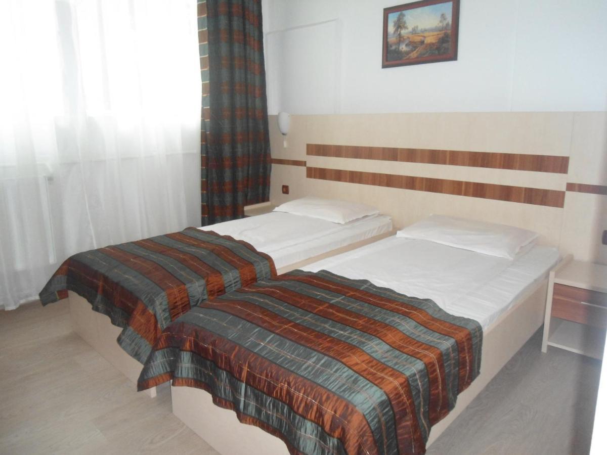 Hotel Turist Pucioasa Εξωτερικό φωτογραφία