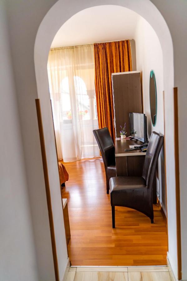 Hotel Turist Pucioasa Εξωτερικό φωτογραφία