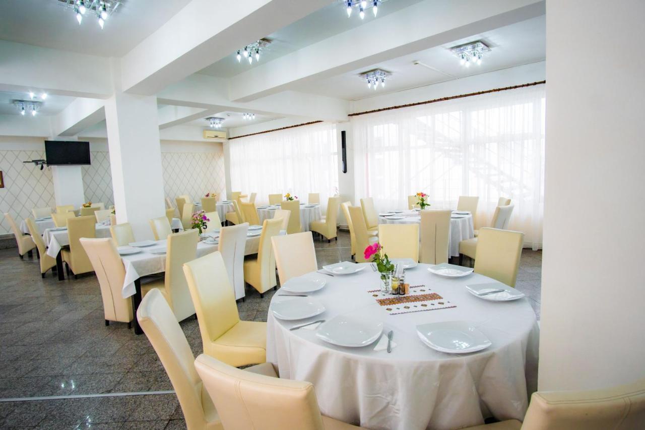 Hotel Turist Pucioasa Εξωτερικό φωτογραφία