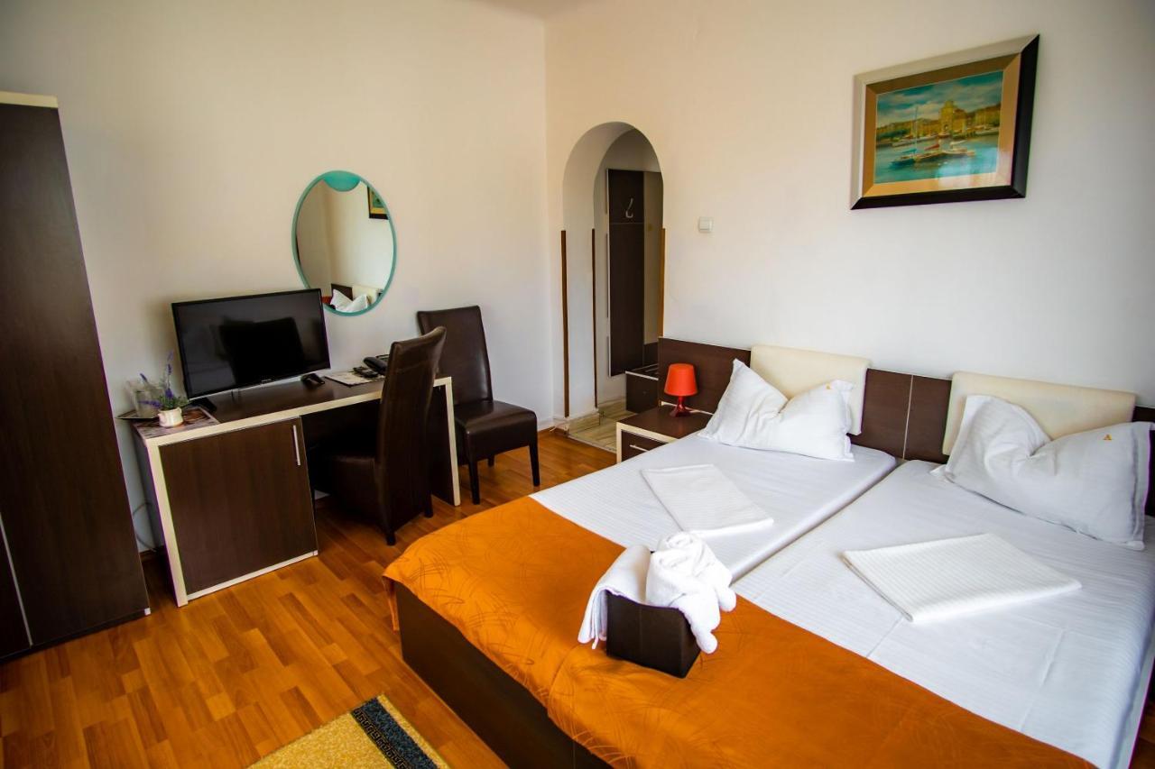 Hotel Turist Pucioasa Εξωτερικό φωτογραφία