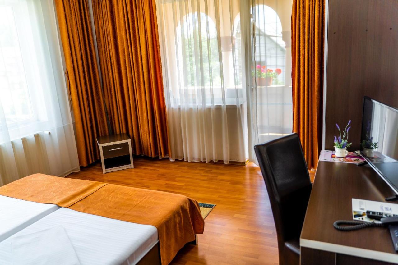 Hotel Turist Pucioasa Εξωτερικό φωτογραφία