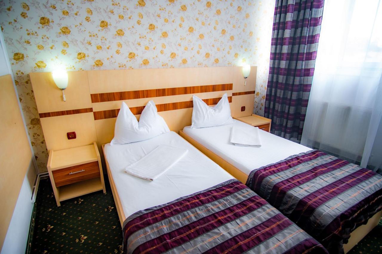 Hotel Turist Pucioasa Εξωτερικό φωτογραφία