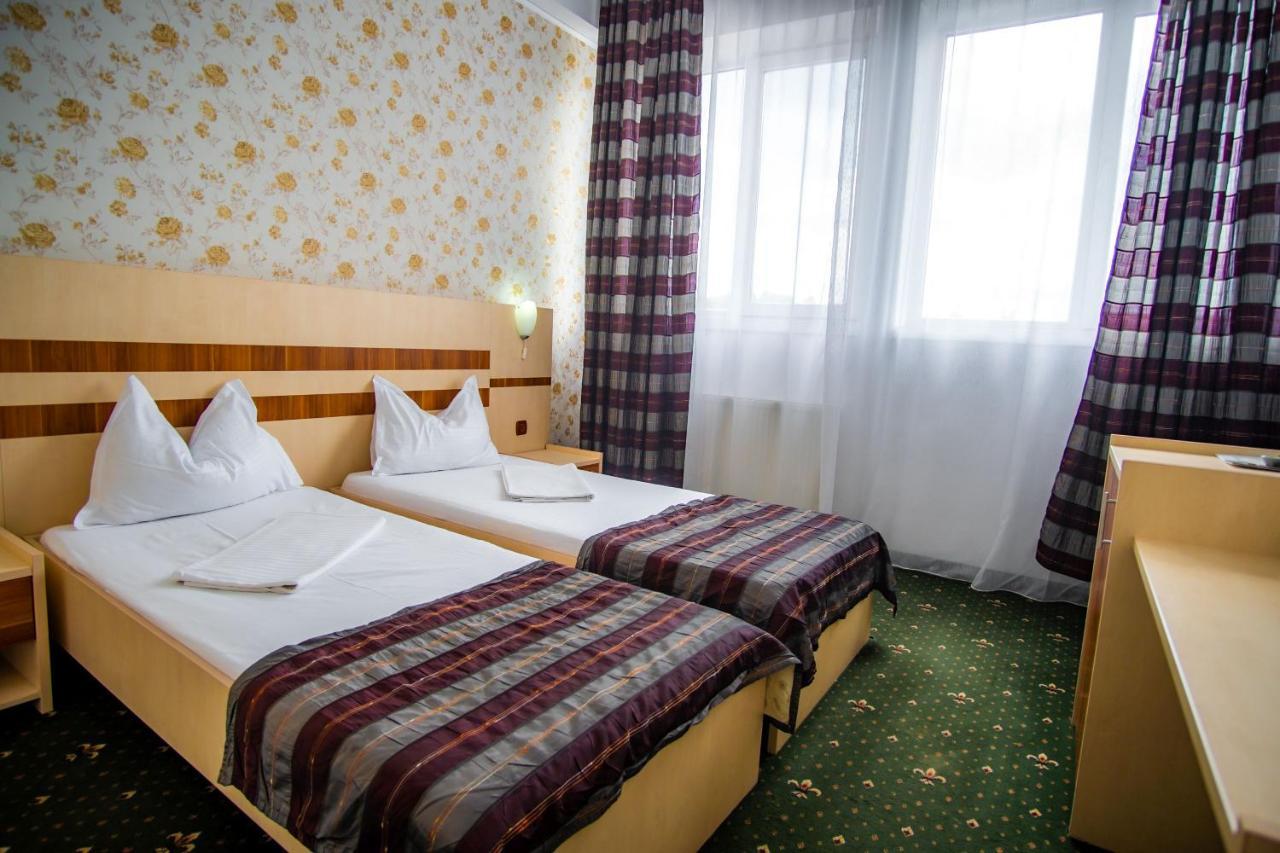 Hotel Turist Pucioasa Εξωτερικό φωτογραφία