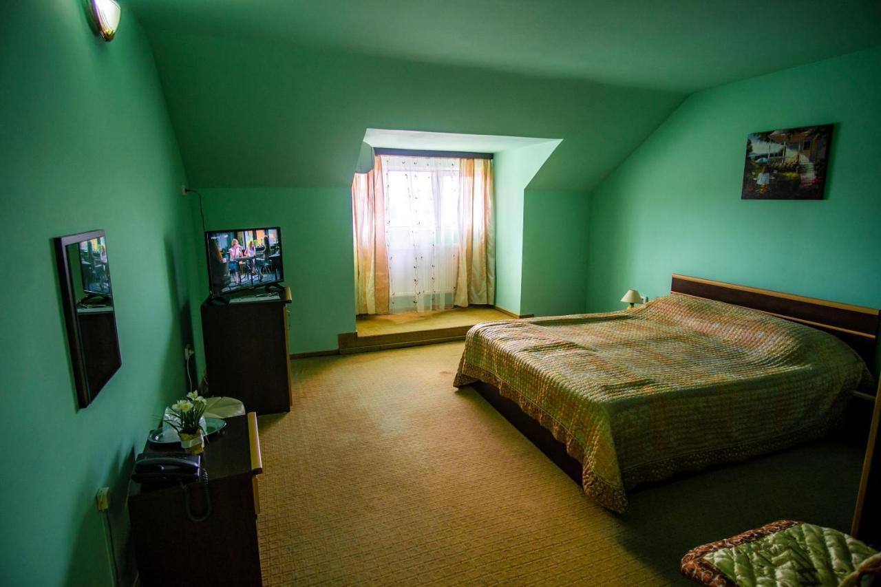 Hotel Turist Pucioasa Εξωτερικό φωτογραφία