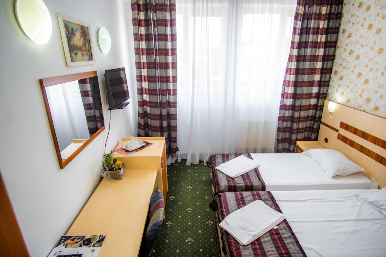 Hotel Turist Pucioasa Εξωτερικό φωτογραφία