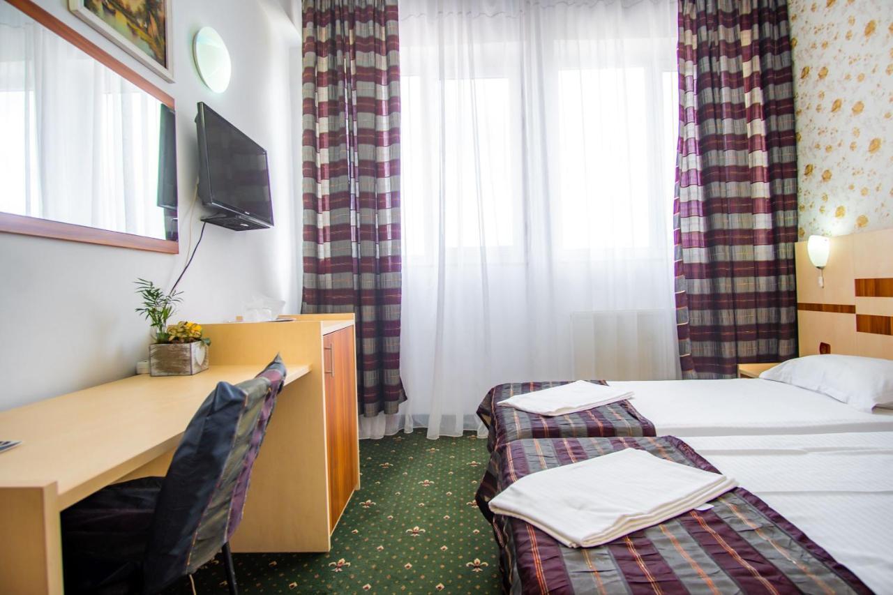 Hotel Turist Pucioasa Εξωτερικό φωτογραφία
