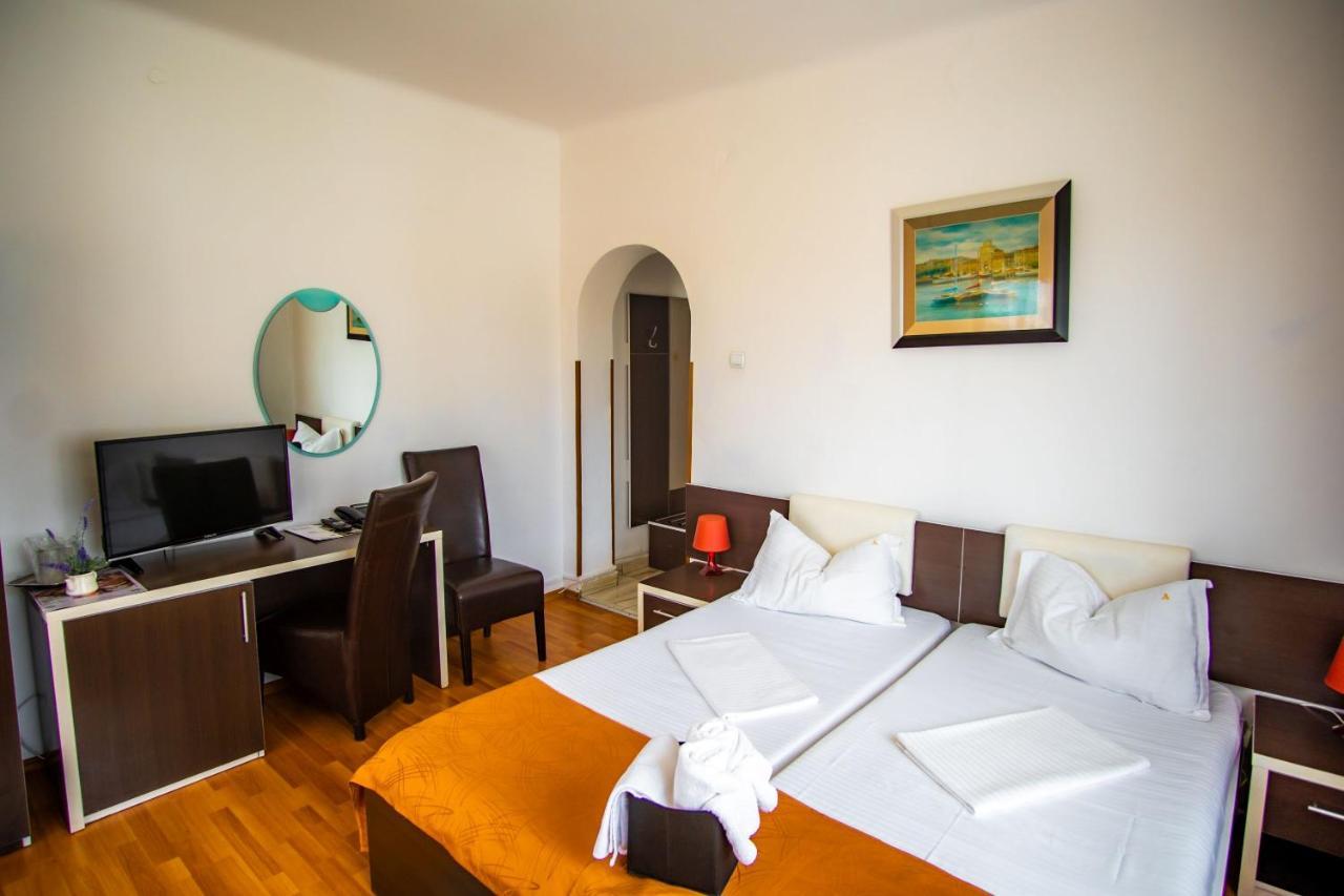 Hotel Turist Pucioasa Εξωτερικό φωτογραφία