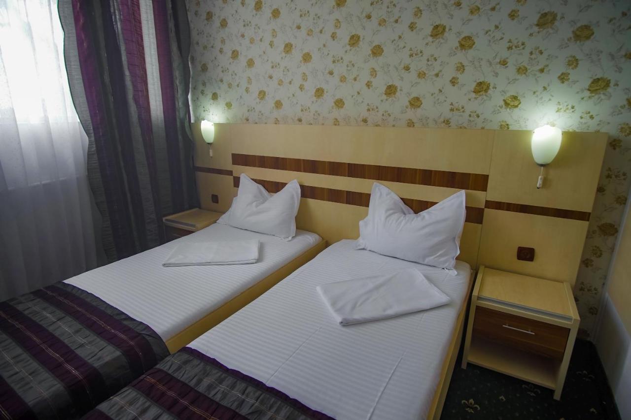 Hotel Turist Pucioasa Εξωτερικό φωτογραφία