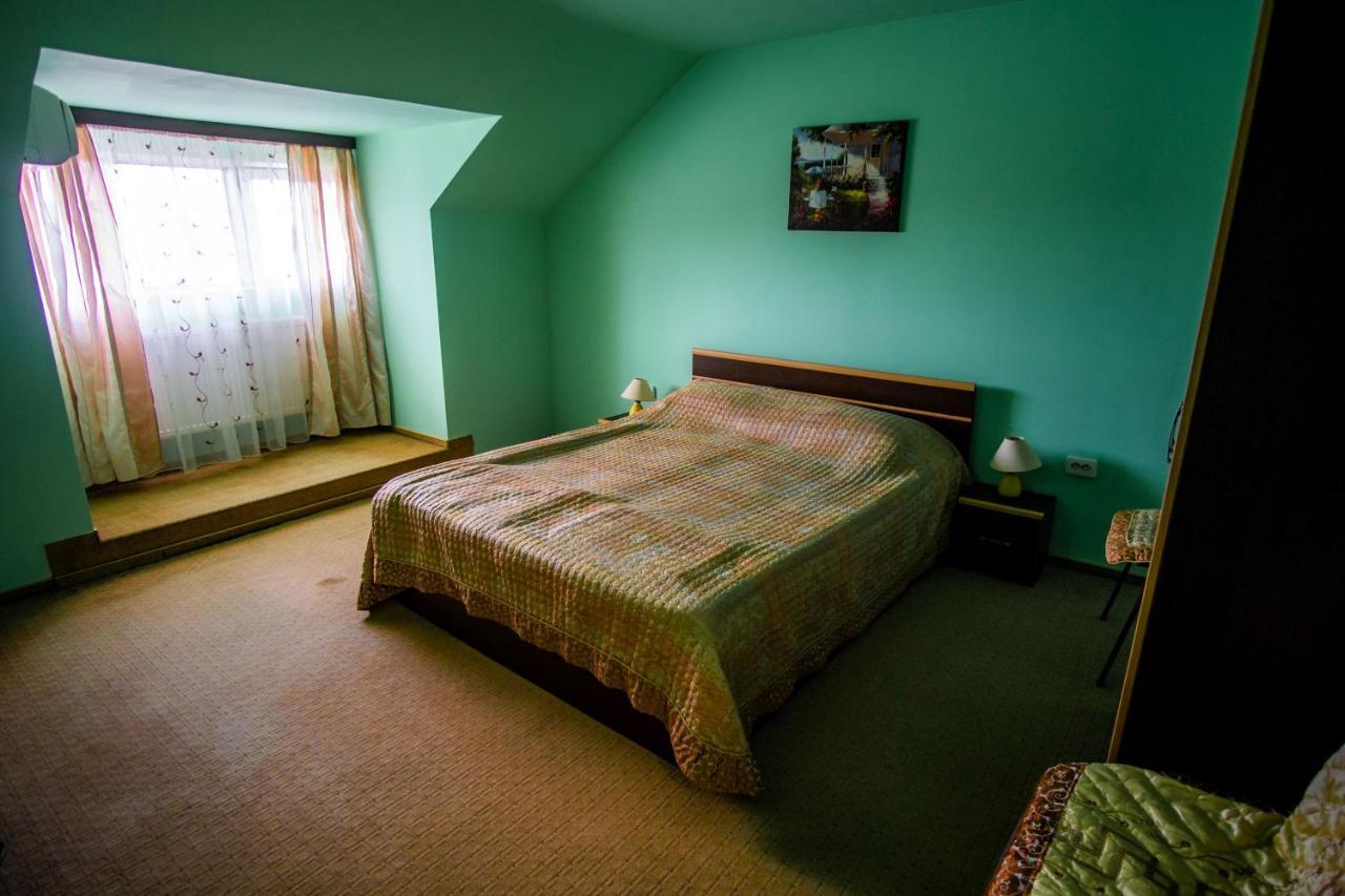 Hotel Turist Pucioasa Εξωτερικό φωτογραφία