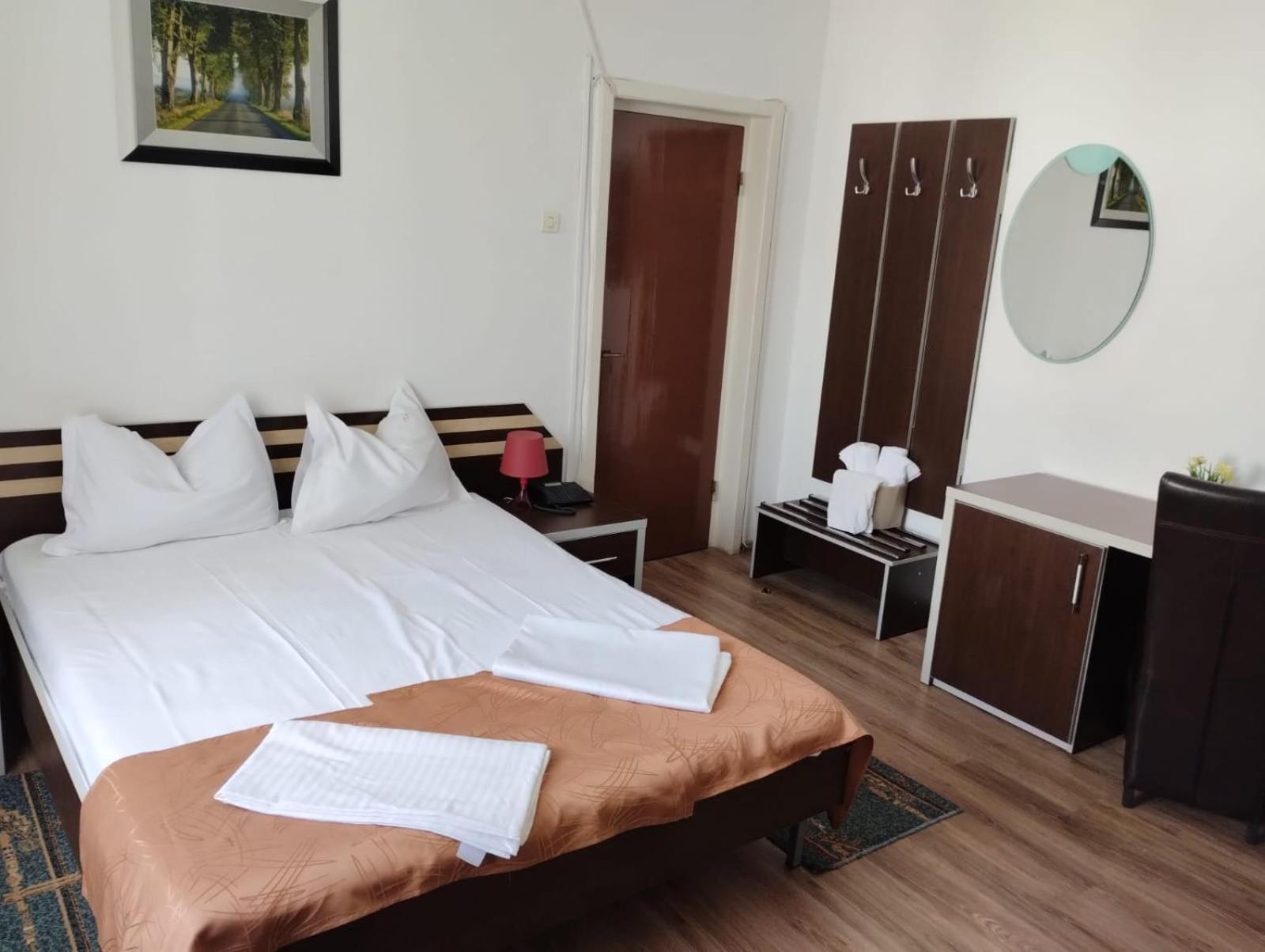 Hotel Turist Pucioasa Εξωτερικό φωτογραφία
