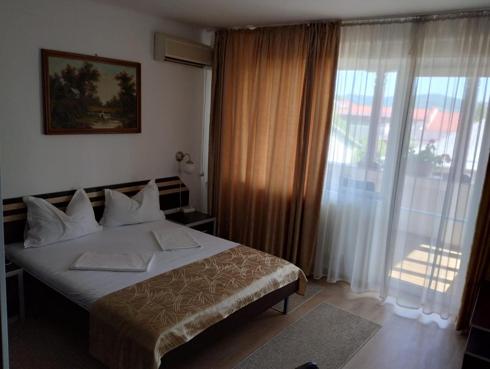 Hotel Turist Pucioasa Εξωτερικό φωτογραφία
